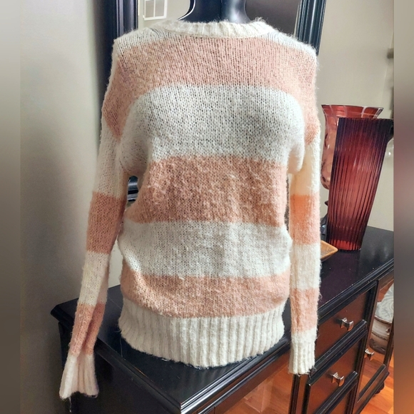 American Eagle Outfitters Sweaters - American Eagle Jegging fit sweater